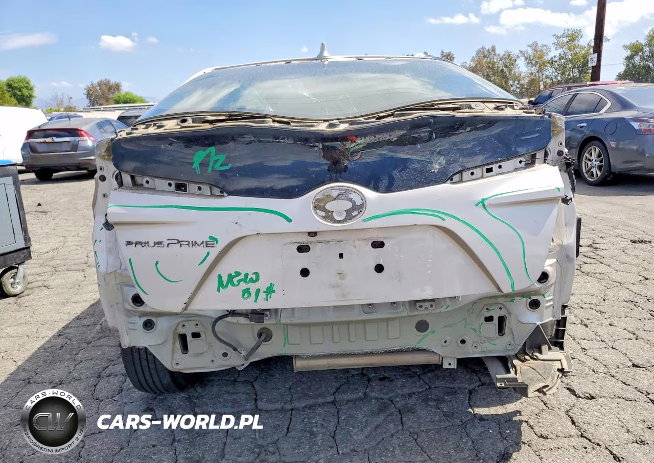 2018 Toyota Prius Prime Plus VIN:JTDKARFP8J3085779 - 6