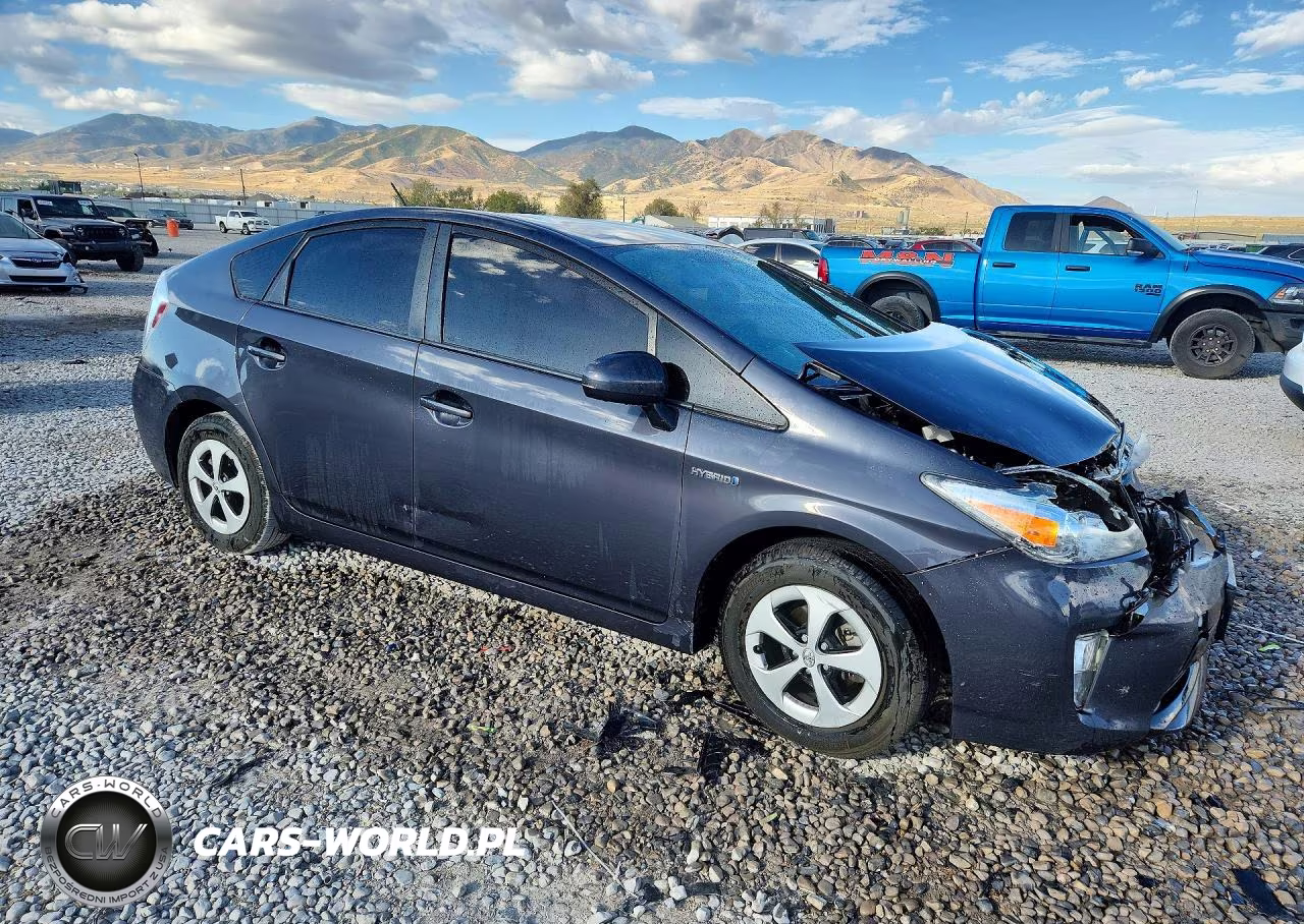 2015 Toyota Prius Four VIN:JTDKN3DU5F1884657 - 4