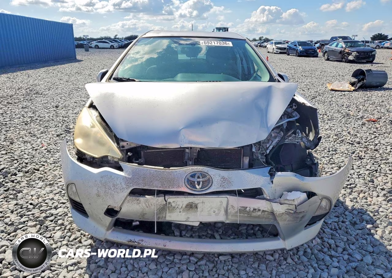 2013 Toyota Prius C Two VIN:JTDKDTB39D1538914 - 5