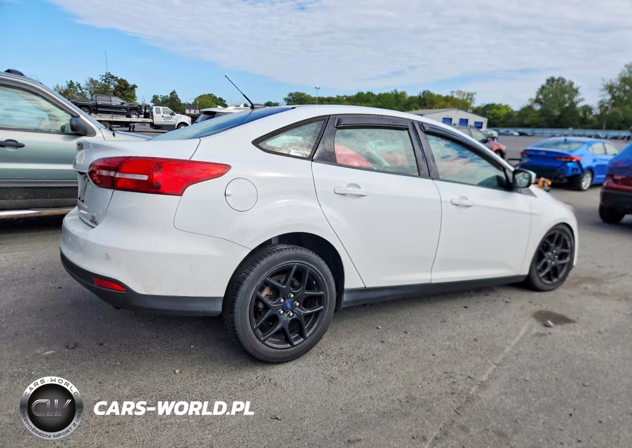 2016 Ford Focus Se VIN:1FADP3F27GL214294 - 3