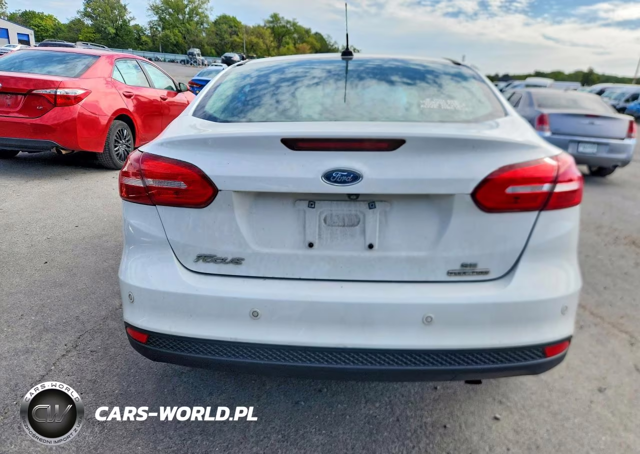 2016 Ford Focus Se VIN:1FADP3F27GL214294 - 6