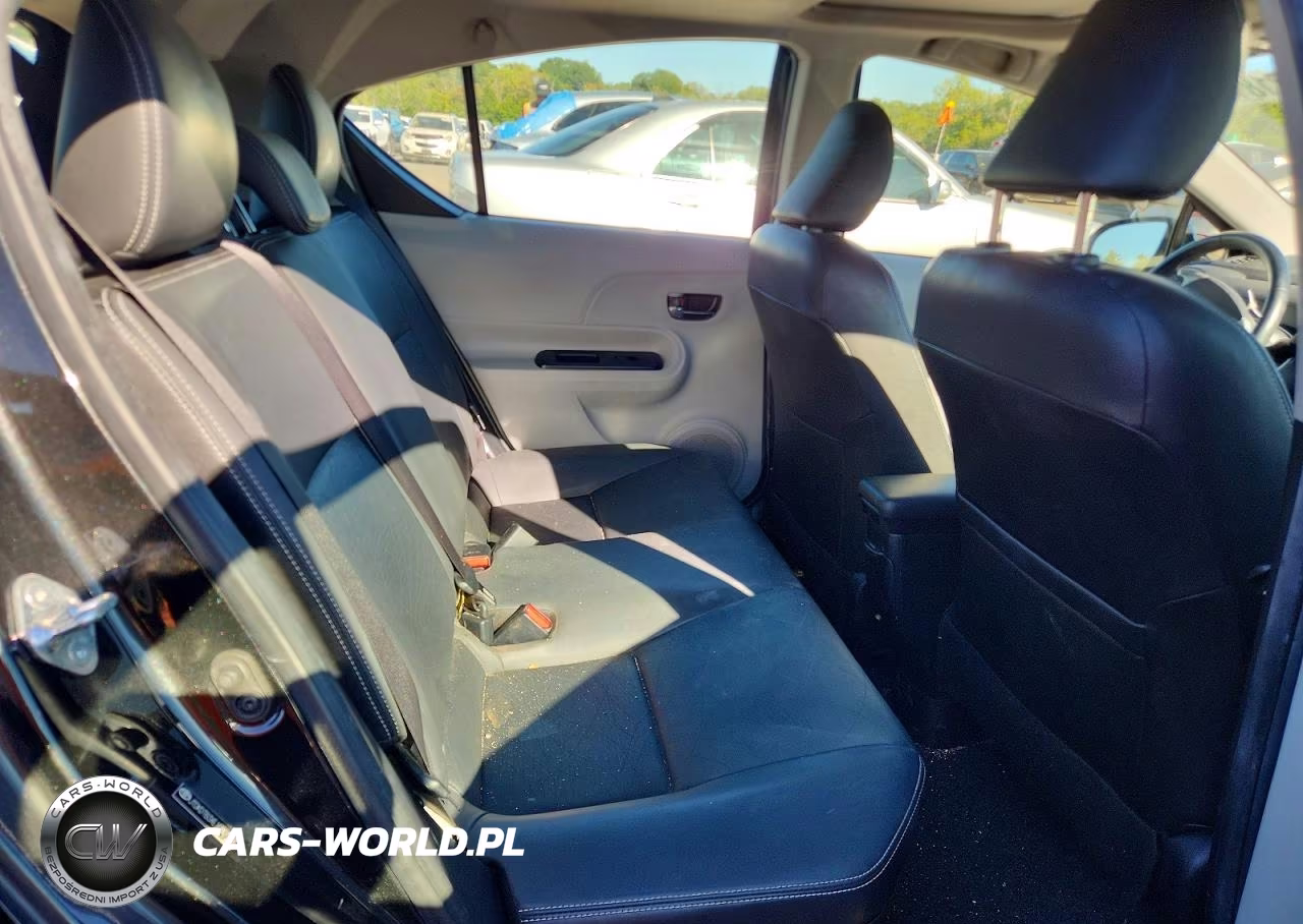 2014 Toyota Prius C Four VIN:JTDKDTB3XE1080155 - 10
