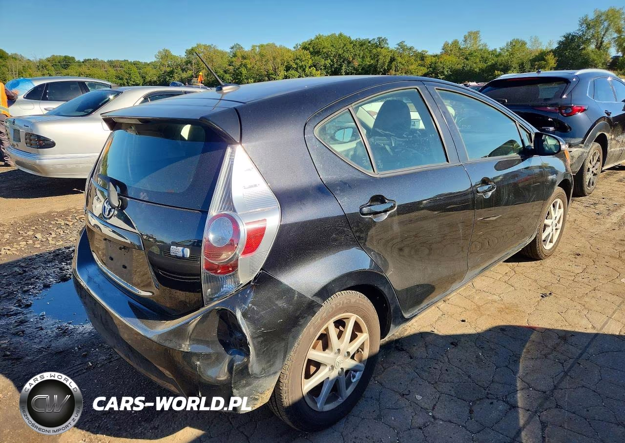 2014 Toyota Prius C Four VIN:JTDKDTB3XE1080155 - 3