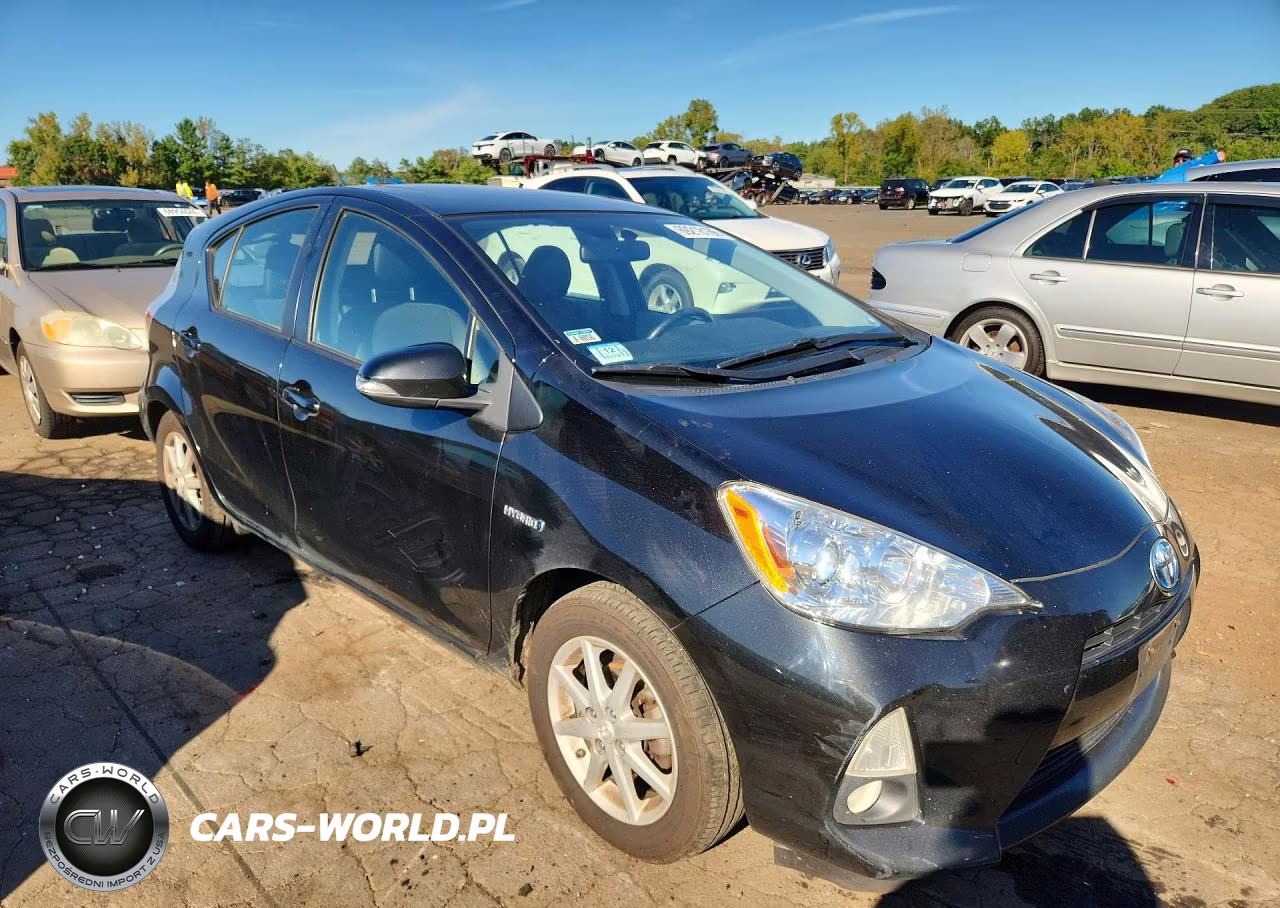 2014 Toyota Prius C Four VIN:JTDKDTB3XE1080155 - 4