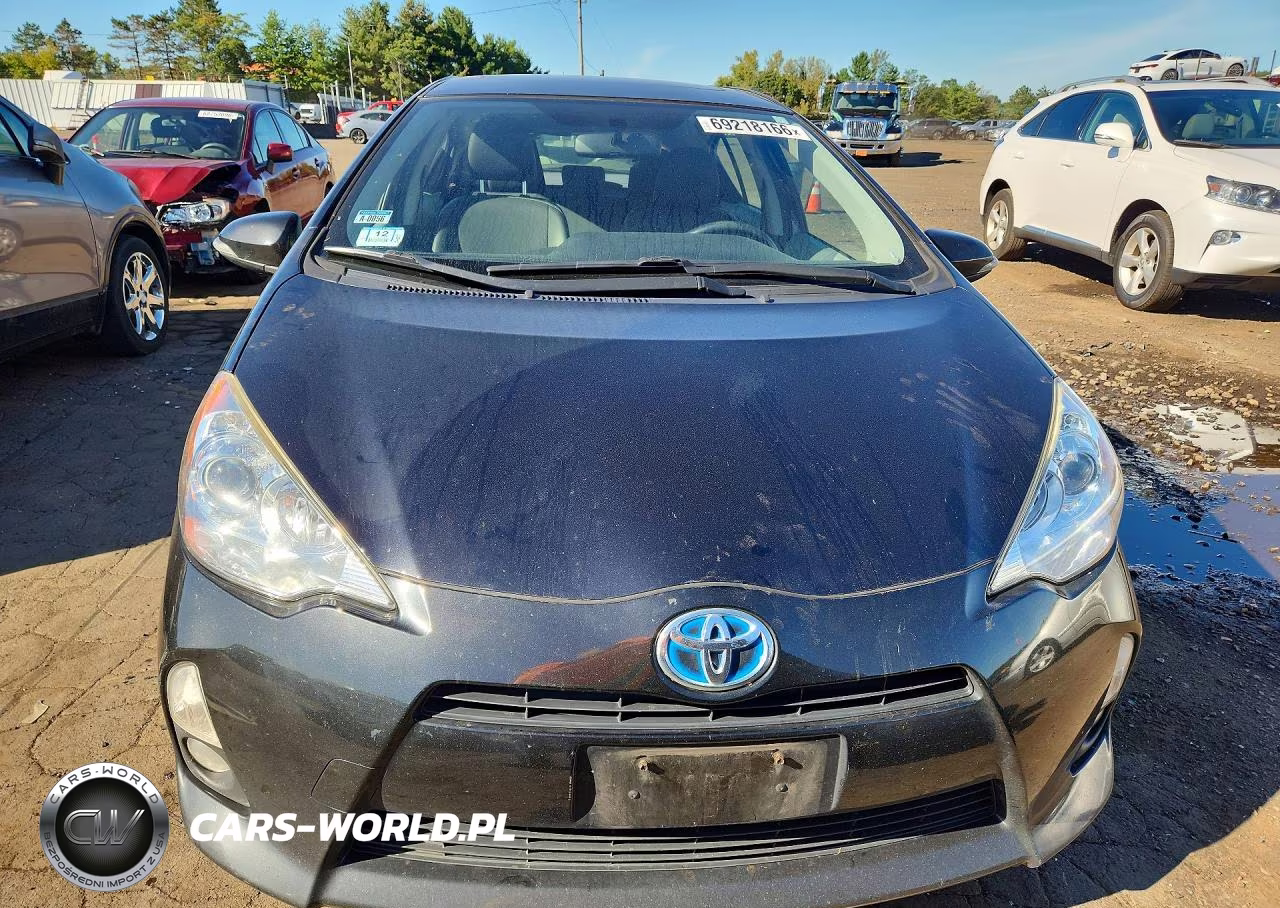 2014 Toyota Prius C Four VIN:JTDKDTB3XE1080155 - 5