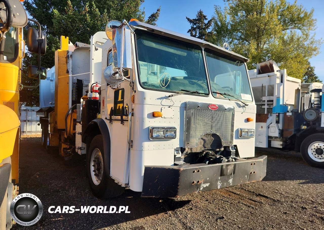 2009 Peterbilt 320 Packer Garbage Truck VIN:3BPZL00X29F719664 - 4