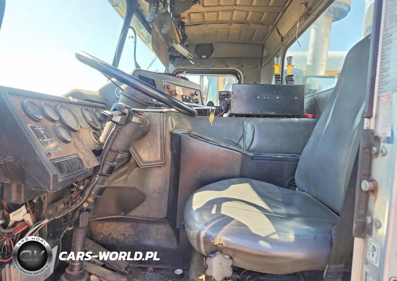 2009 Peterbilt 320 Packer Garbage Truck VIN:3BPZL00X29F719664 - 7