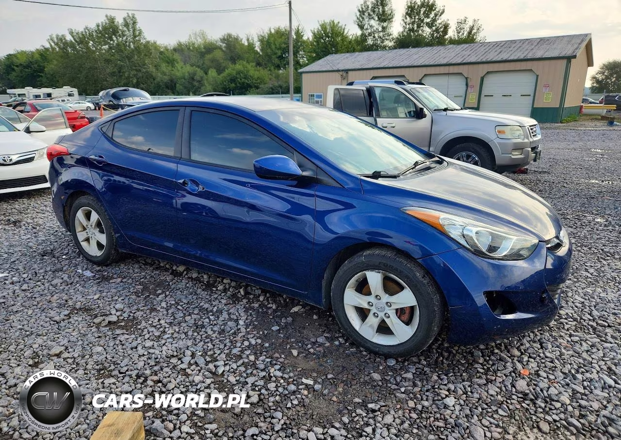 2013 Hyundai Elantra Gls VIN:KMHDH4AE4DU681415 - 4
