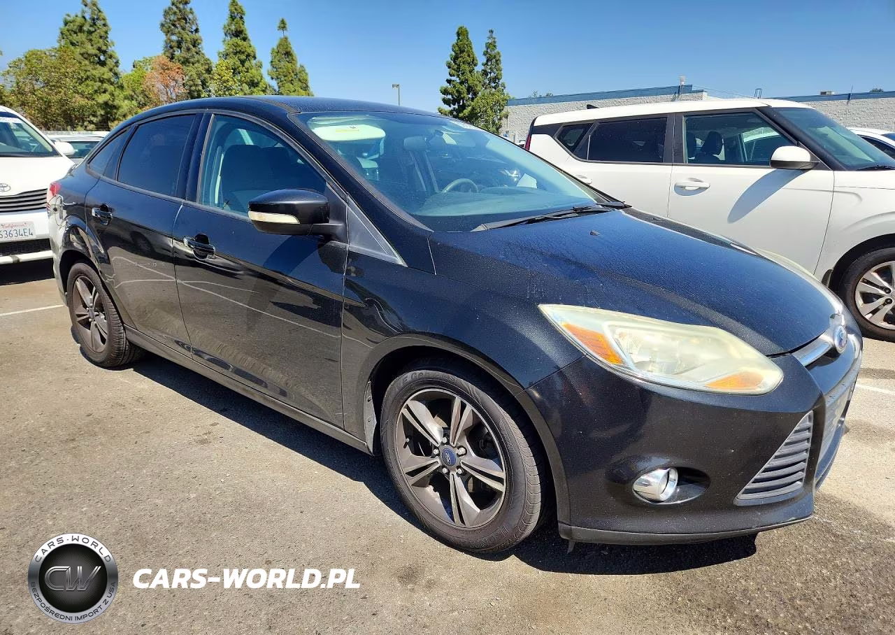 2014 Ford Focus Se VIN:1FADP3F20EL391265 - 4