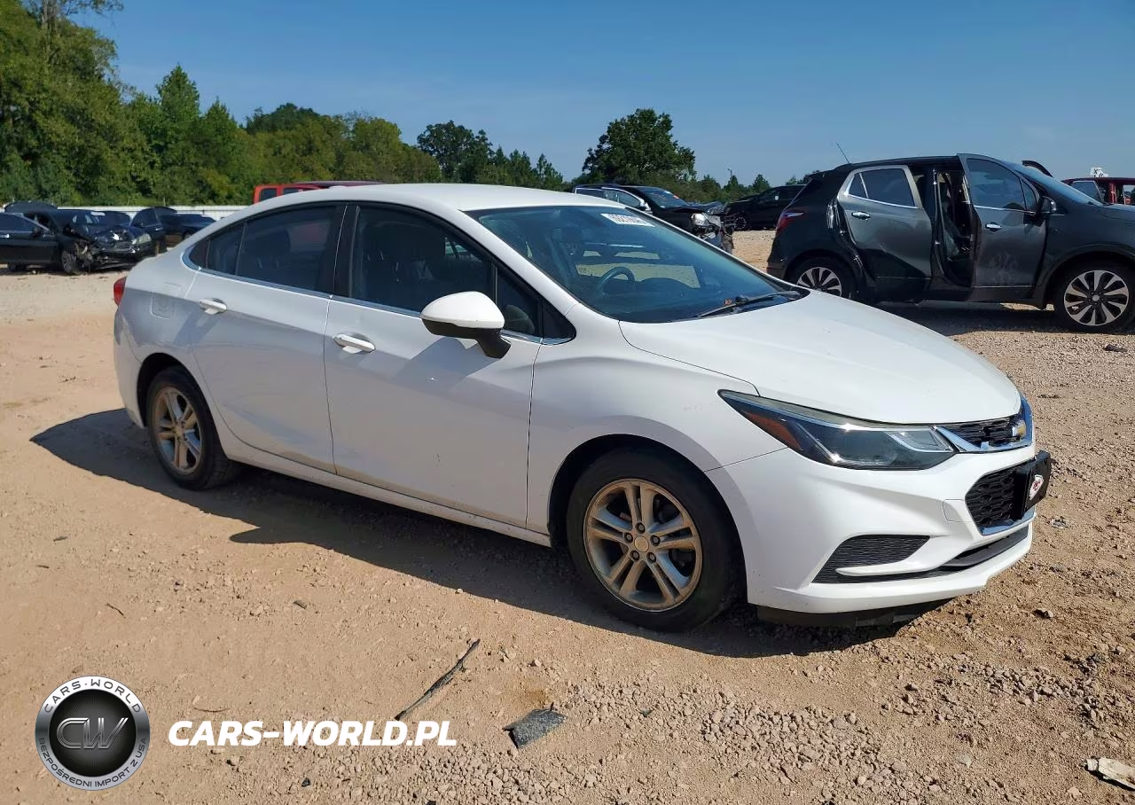 2017 Chevrolet Cruze Lt VIN:1G1BE5SM8H7243459 - 4