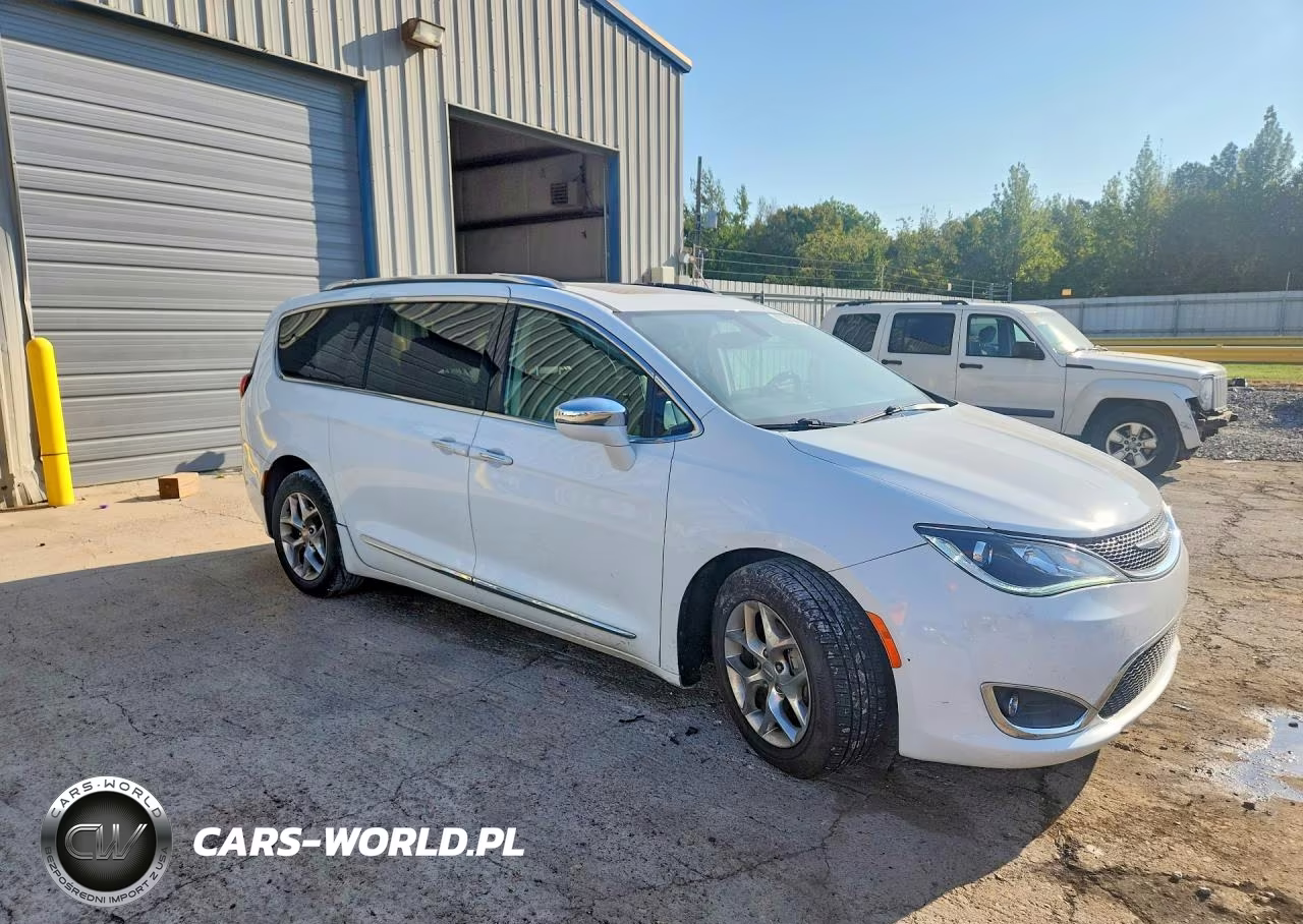 2018 Chrysler Pacifica Limited VIN:2C4RC1GG1JR232654 - 4