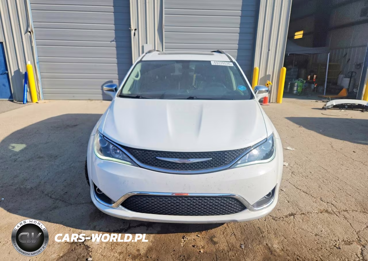 2018 Chrysler Pacifica Limited VIN:2C4RC1GG1JR232654 - 5