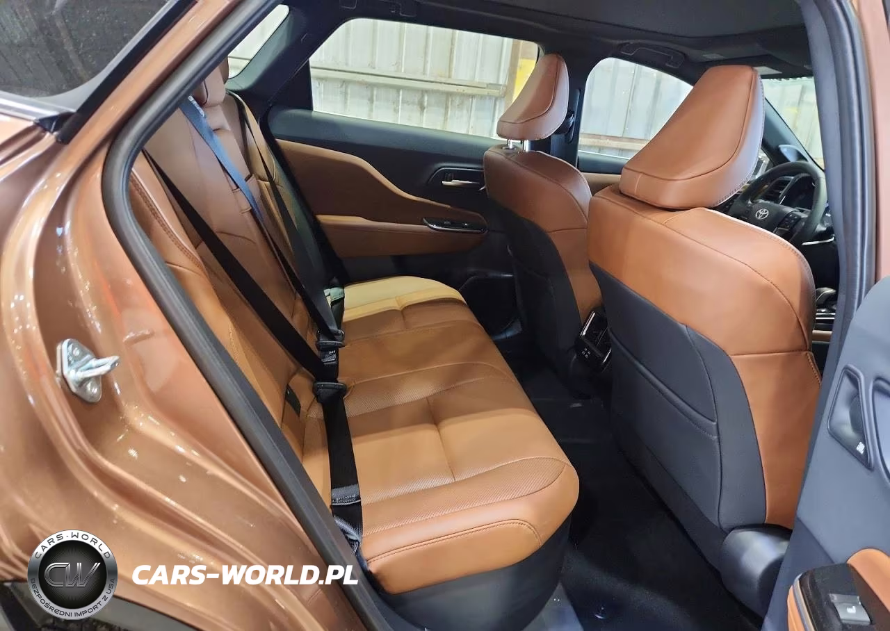 2026 Toyota Crown Signia Limited VIN:JTDACAAJ0T3054152 - 10