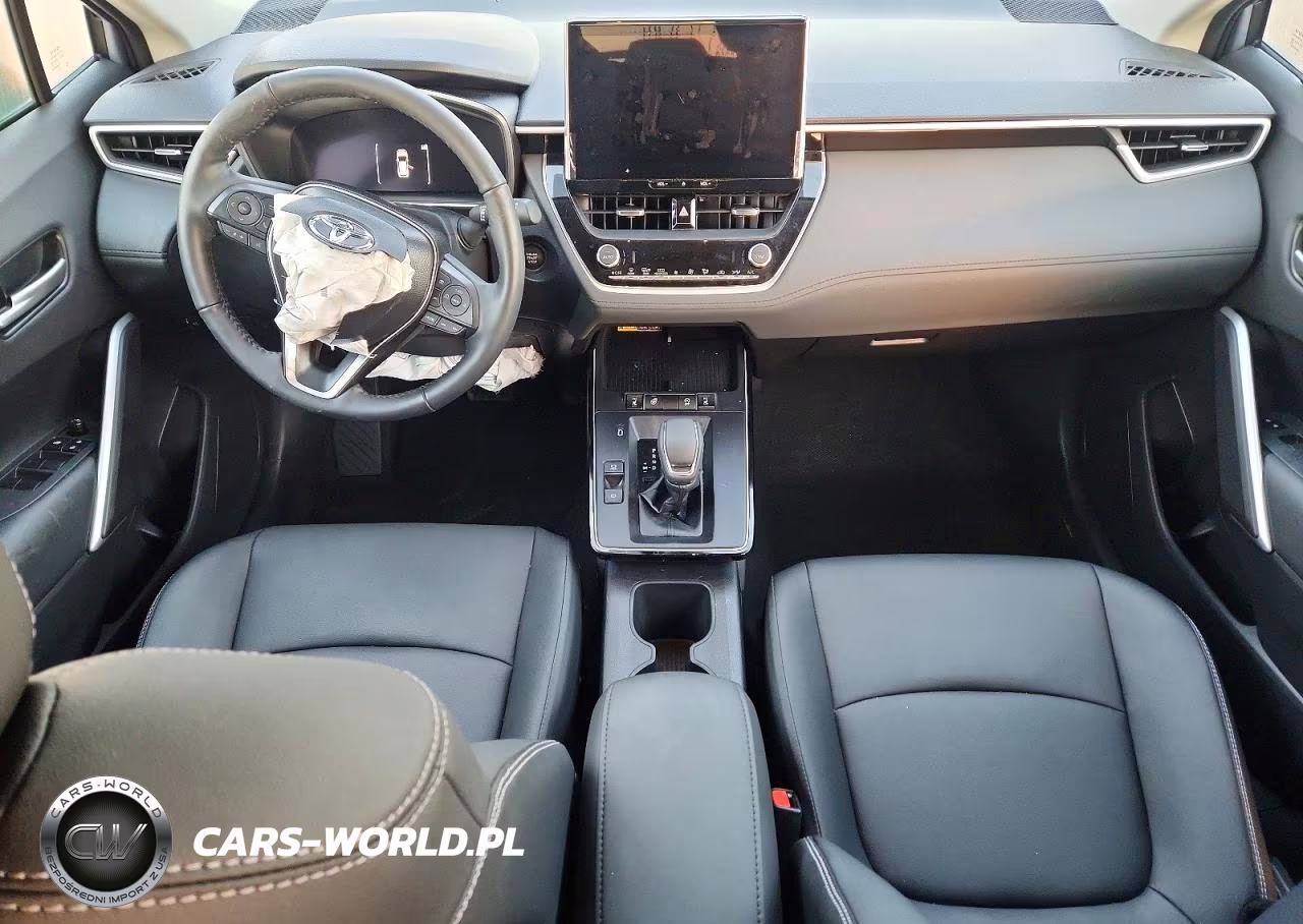 2026 Toyota Corolla Cross Xle VIN:7MUDAABG6TV157389 - 8