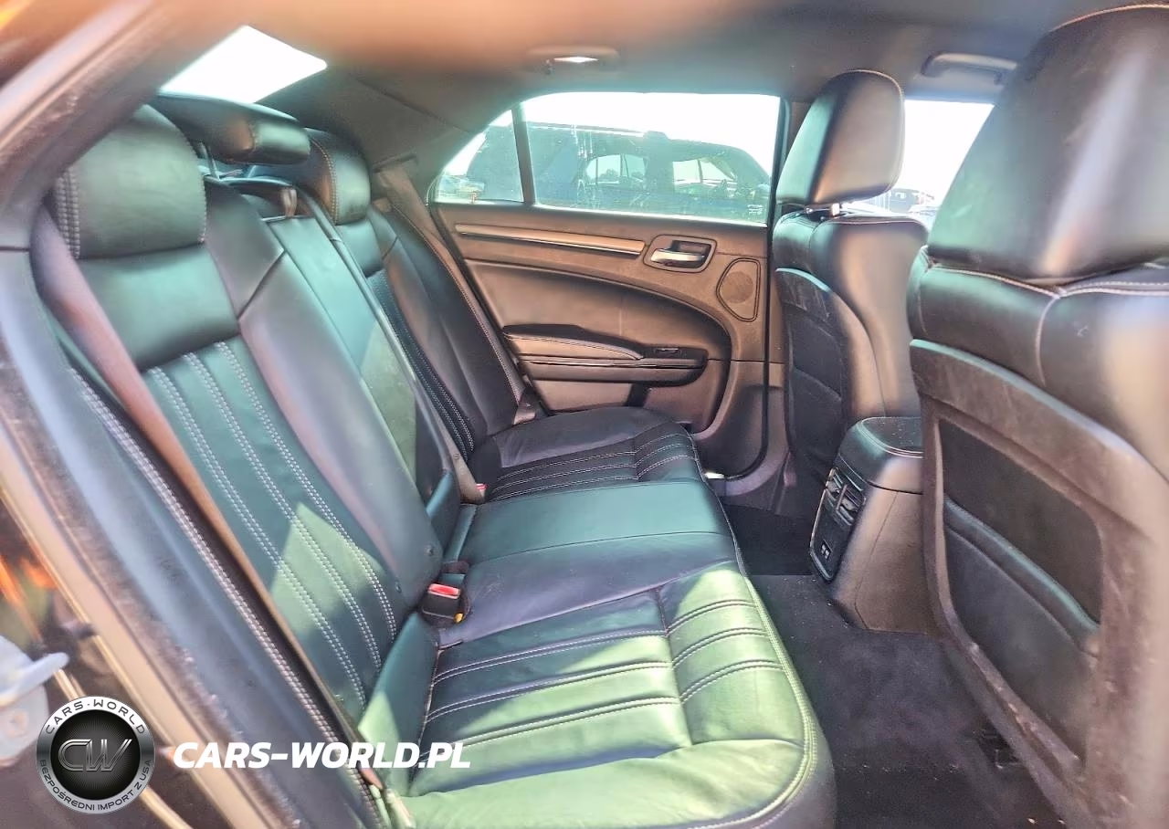 2015 Chrysler 300 S VIN:2C3CCAGG3FH868418 - 10