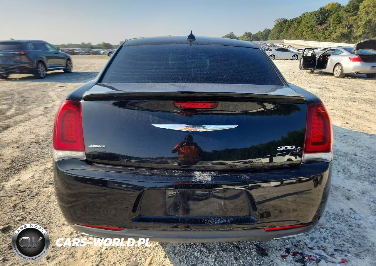 2015 Chrysler 300 S VIN:2C3CCAGG3FH868418 - 6