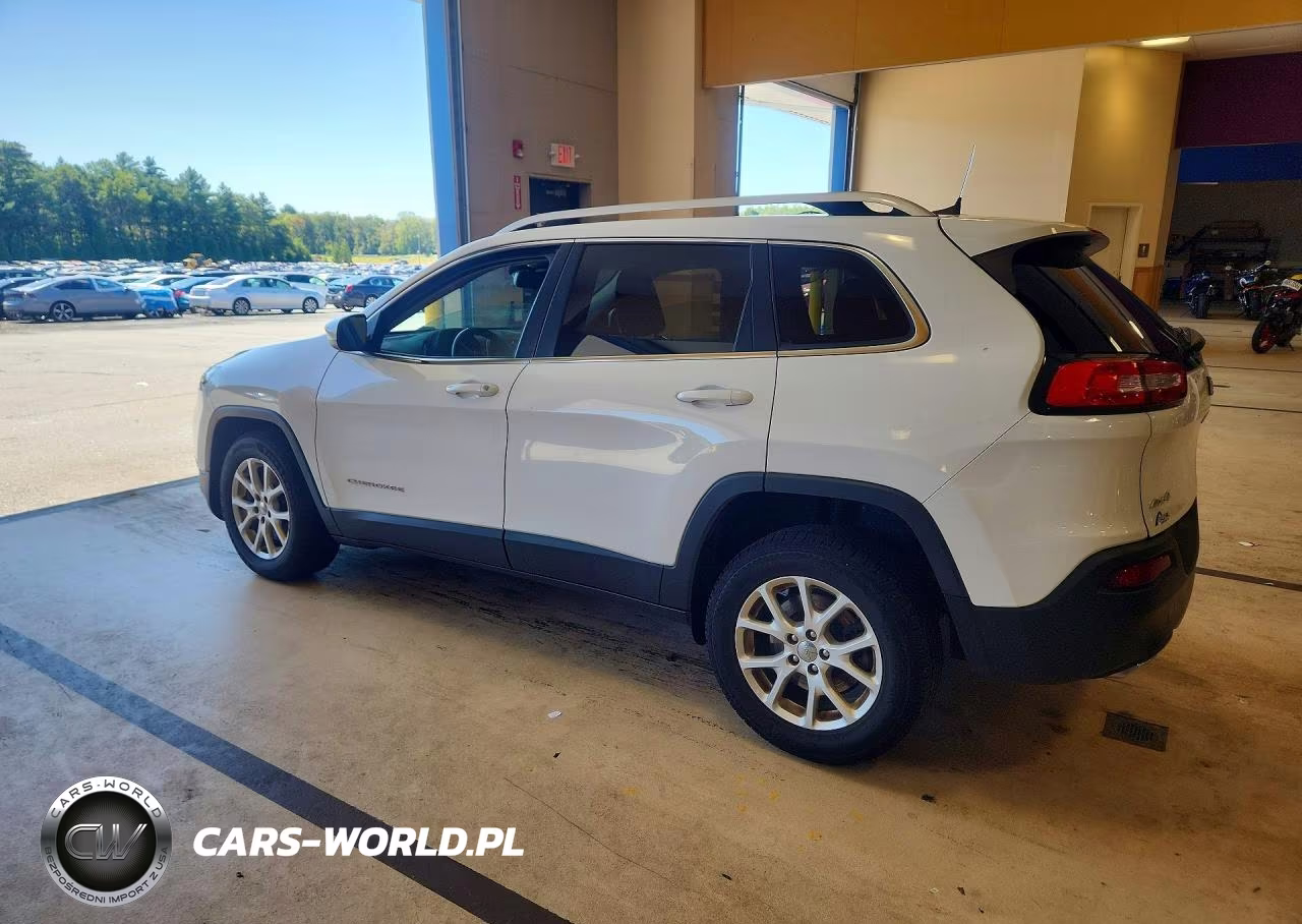 2016 Jeep Cherokee Latitude VIN:1C4PJMCS2GW211109 - 2
