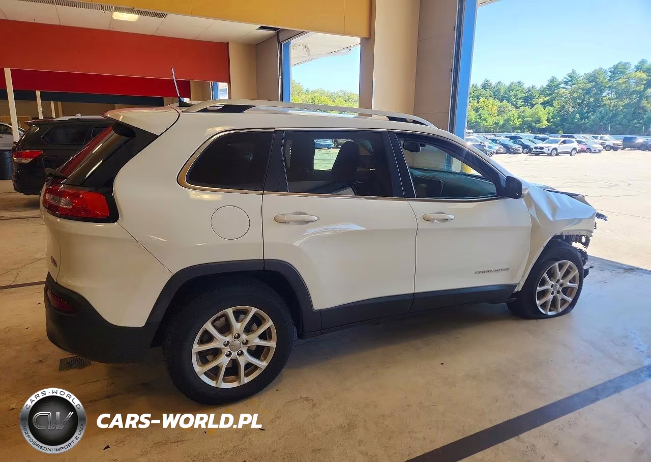 2016 Jeep Cherokee Latitude VIN:1C4PJMCS2GW211109 - 3