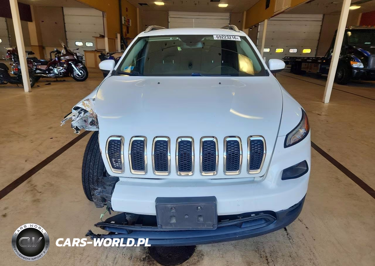 2016 Jeep Cherokee Latitude VIN:1C4PJMCS2GW211109 - 5
