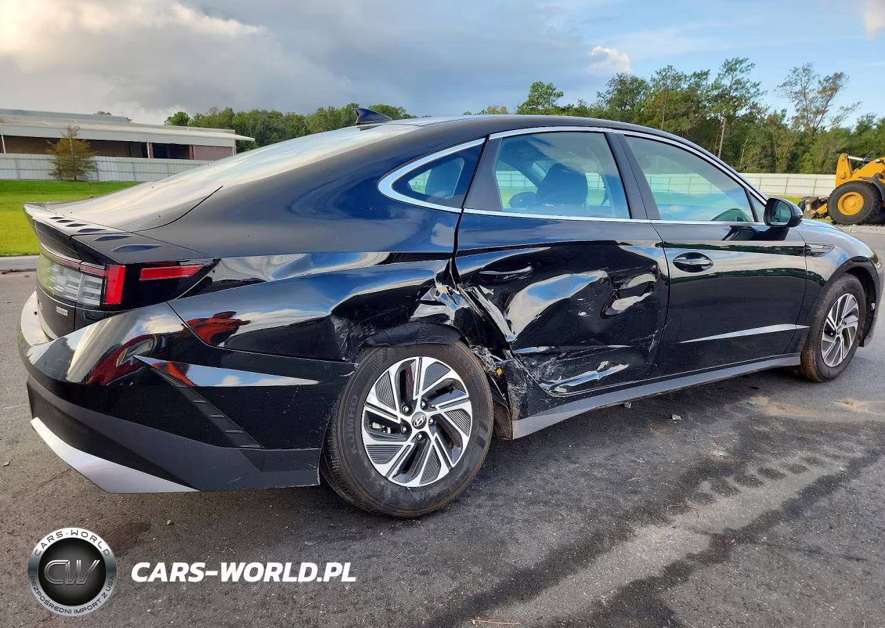 2026 Hyundai Sonata Hybrid Blue VIN:KMHL24JJ1TA166673 - 3
