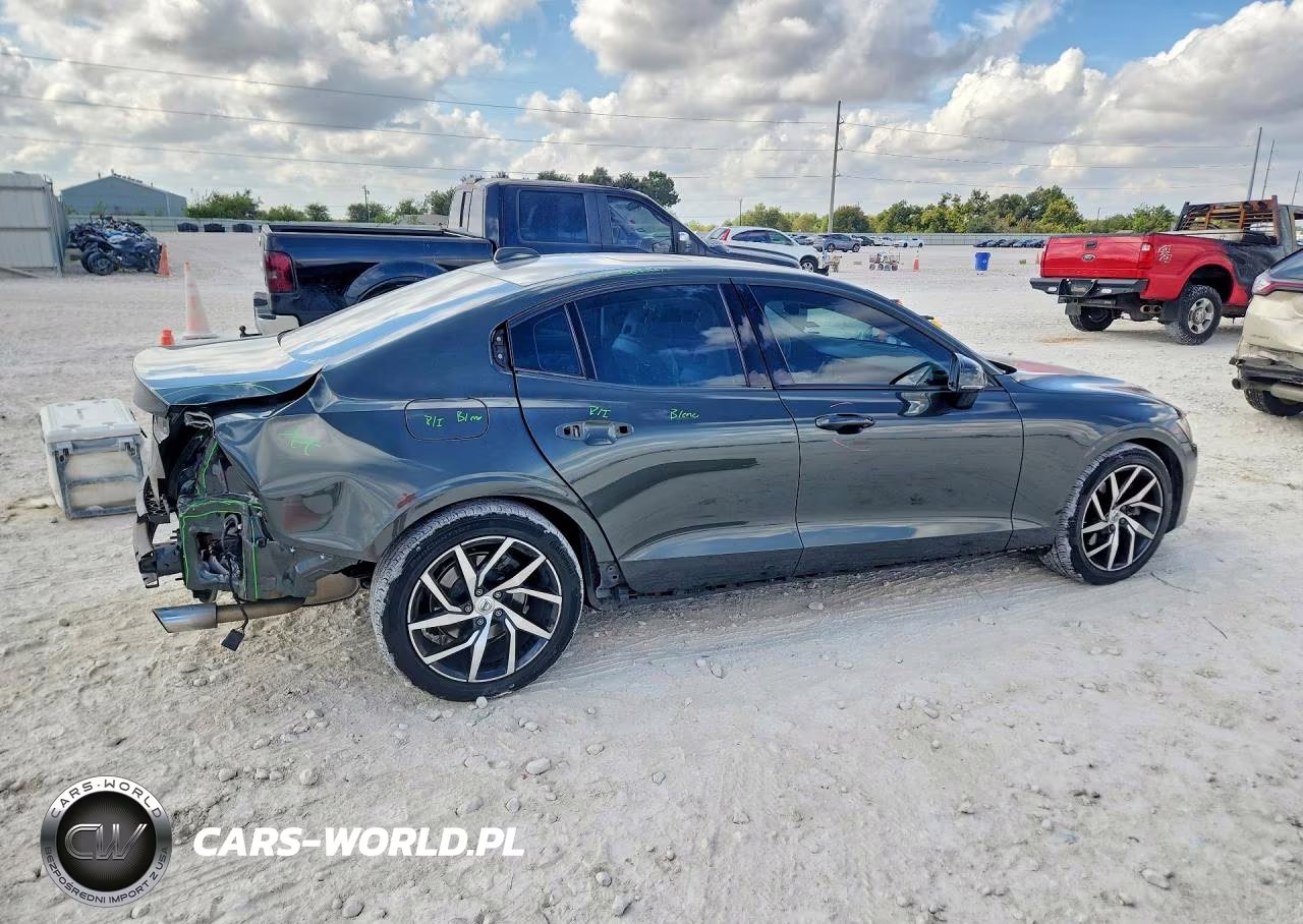 2020 Volvo S60 T5 Momentum VIN:7JR102FK0LG041203 - 3