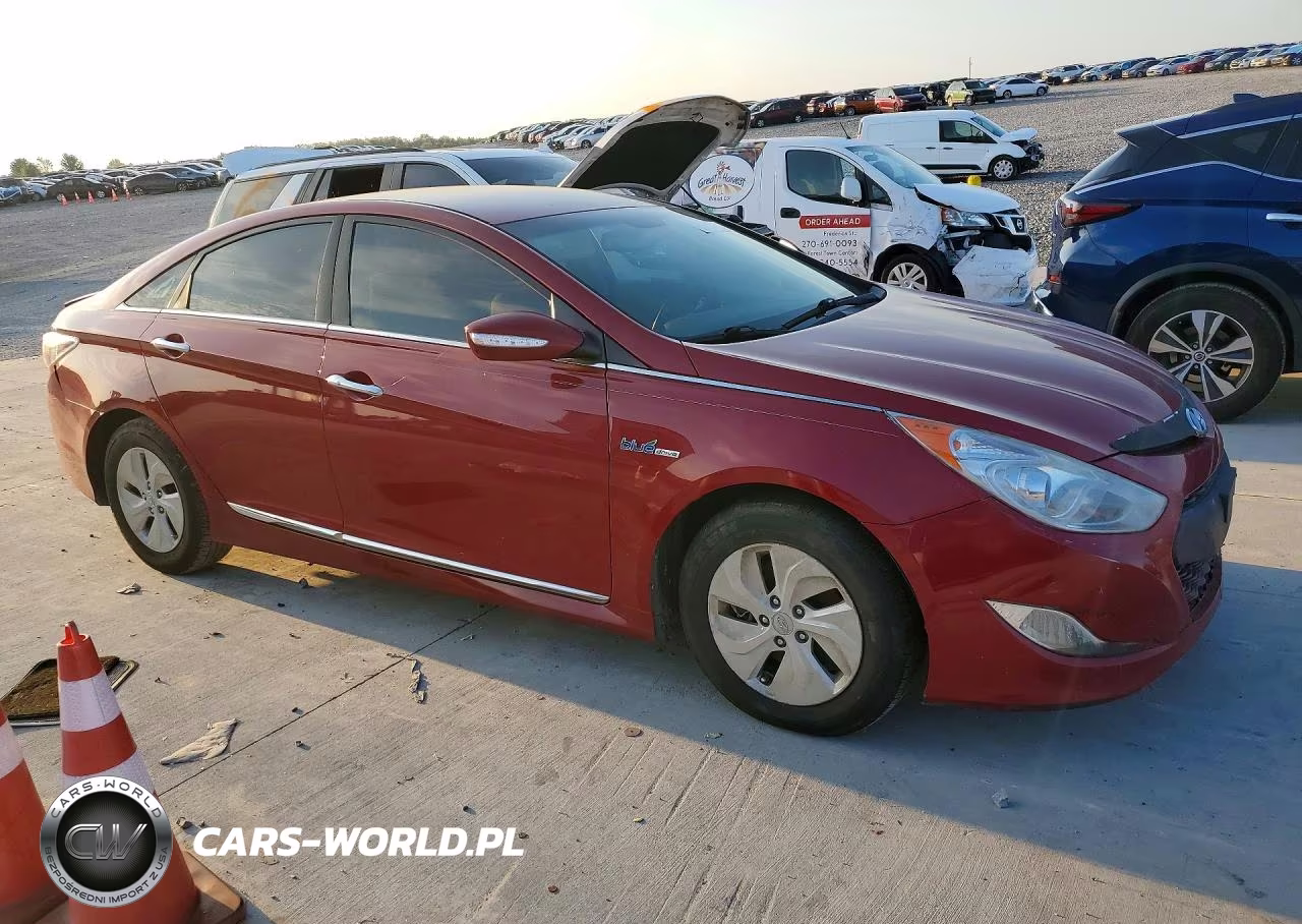 2015 Hyundai Sonata Hybrid Base VIN:KMHEC4A49FA130881 - 4