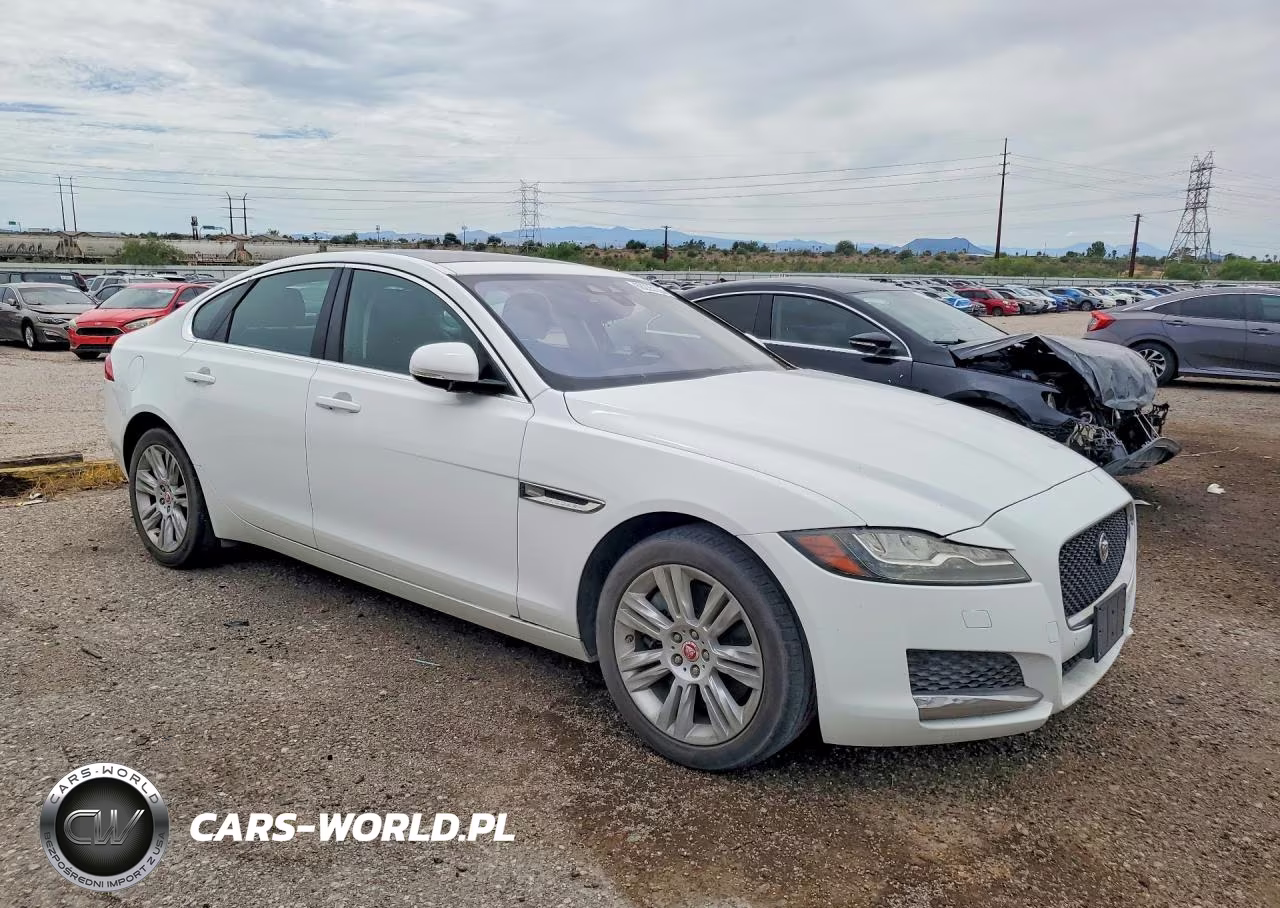 2017 JAGUAR XF PREMIUM VIN:SAJBD4BVXHCY35581 - 4