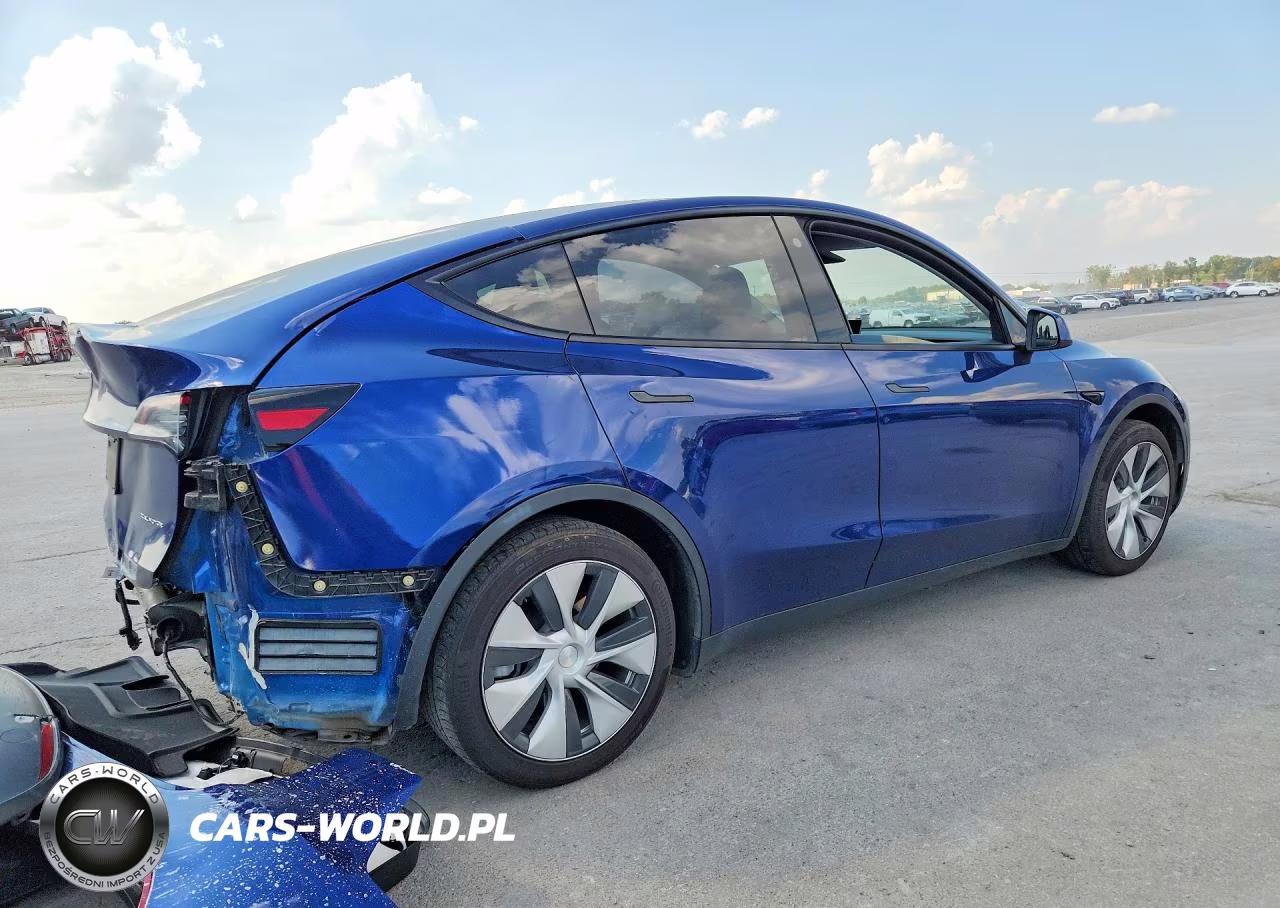 2023 Tesla Model Y VIN:7SAYGAEEXPF775171 - 3