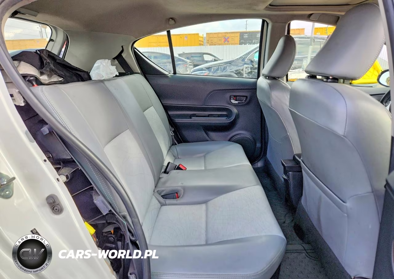 2015 Toyota Prius C Four VIN:JTDKDTB38F1100680 - 10