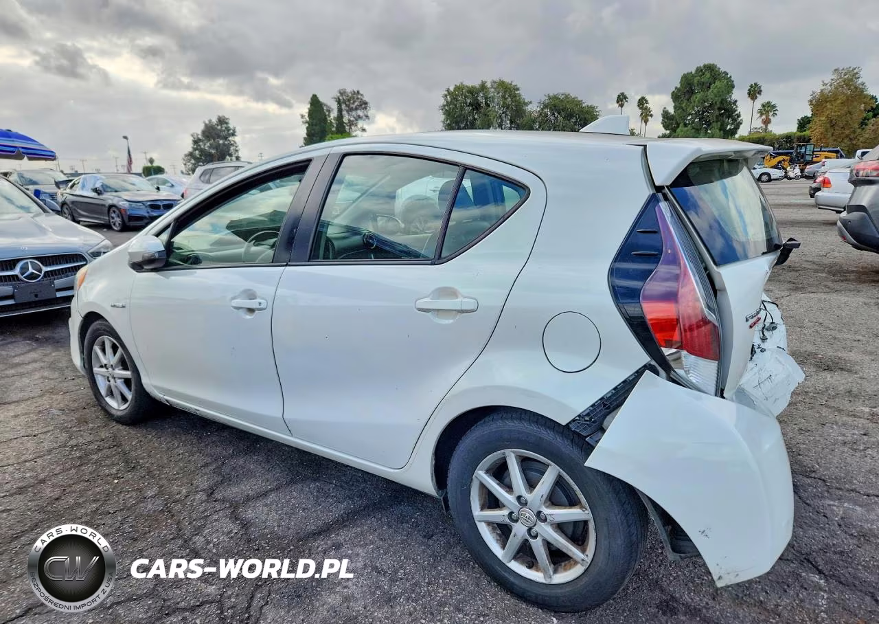 2015 Toyota Prius C Four VIN:JTDKDTB38F1100680 - 2