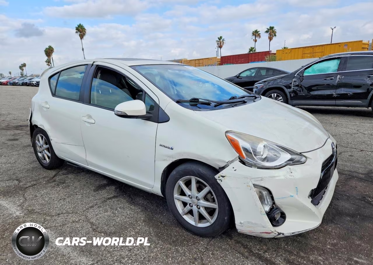 2015 Toyota Prius C Four VIN:JTDKDTB38F1100680 - 4