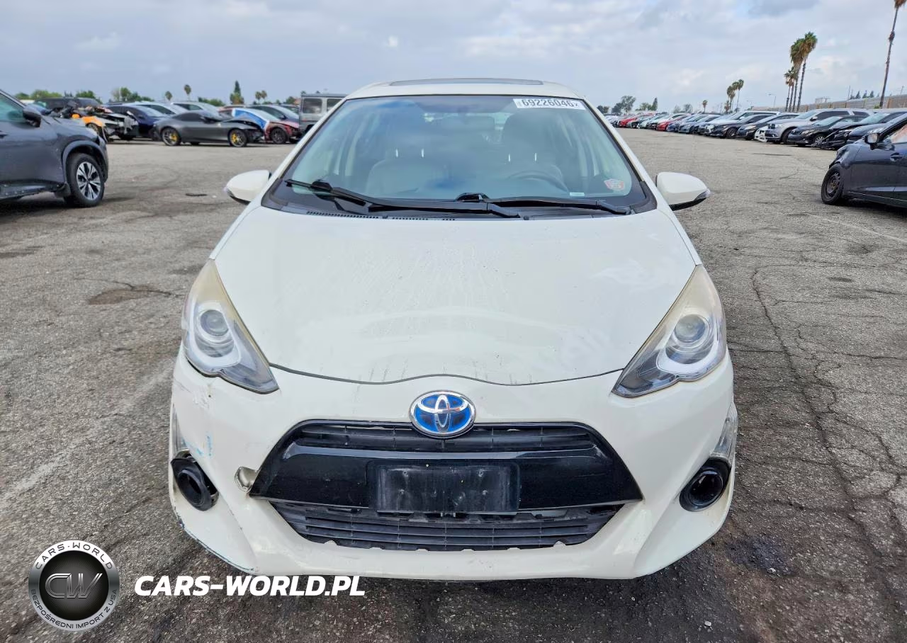 2015 Toyota Prius C Four VIN:JTDKDTB38F1100680 - 5