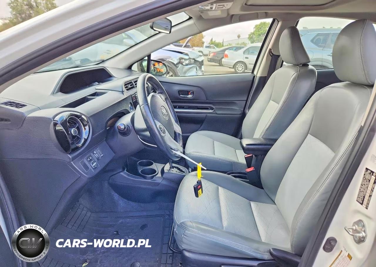 2015 Toyota Prius C Four VIN:JTDKDTB38F1100680 - 7