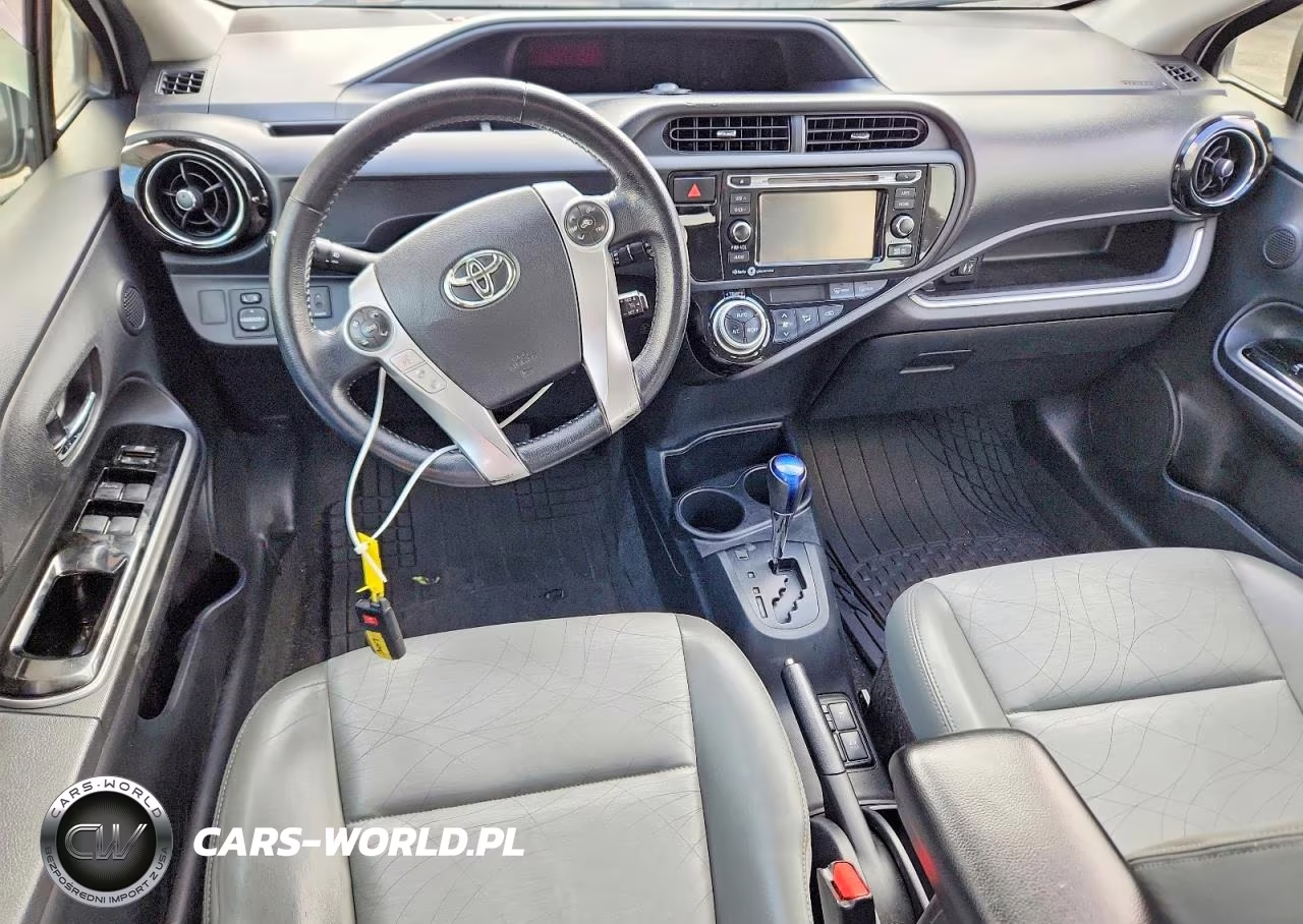 2015 Toyota Prius C Four VIN:JTDKDTB38F1100680 - 8