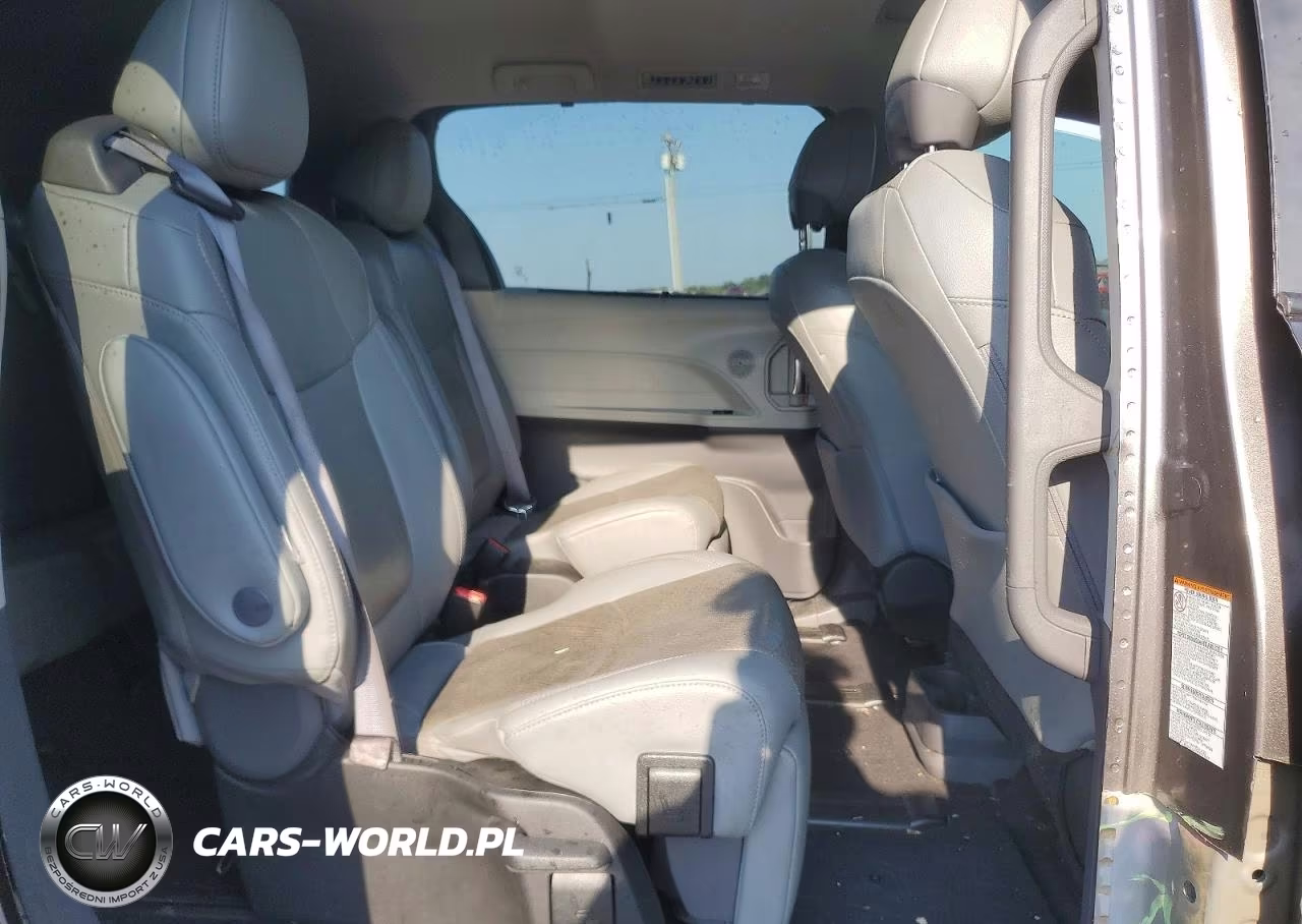 2022 Toyota Sienna Limited 7-Passenger VIN:5TDZRKEC0NS110935 - 11