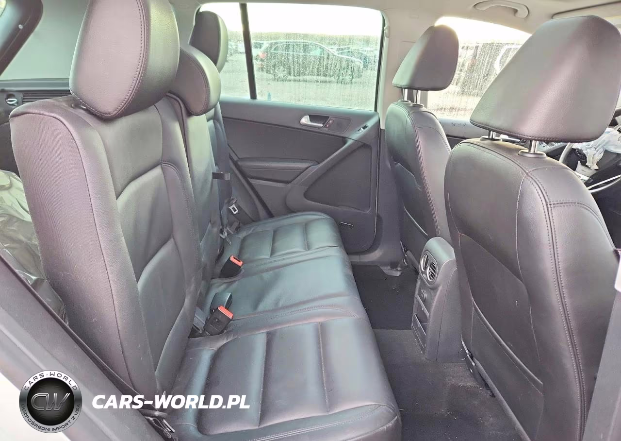 2016 Volkswagen Tiguan S VIN:WVGBV7AX3GW585657 - 10
