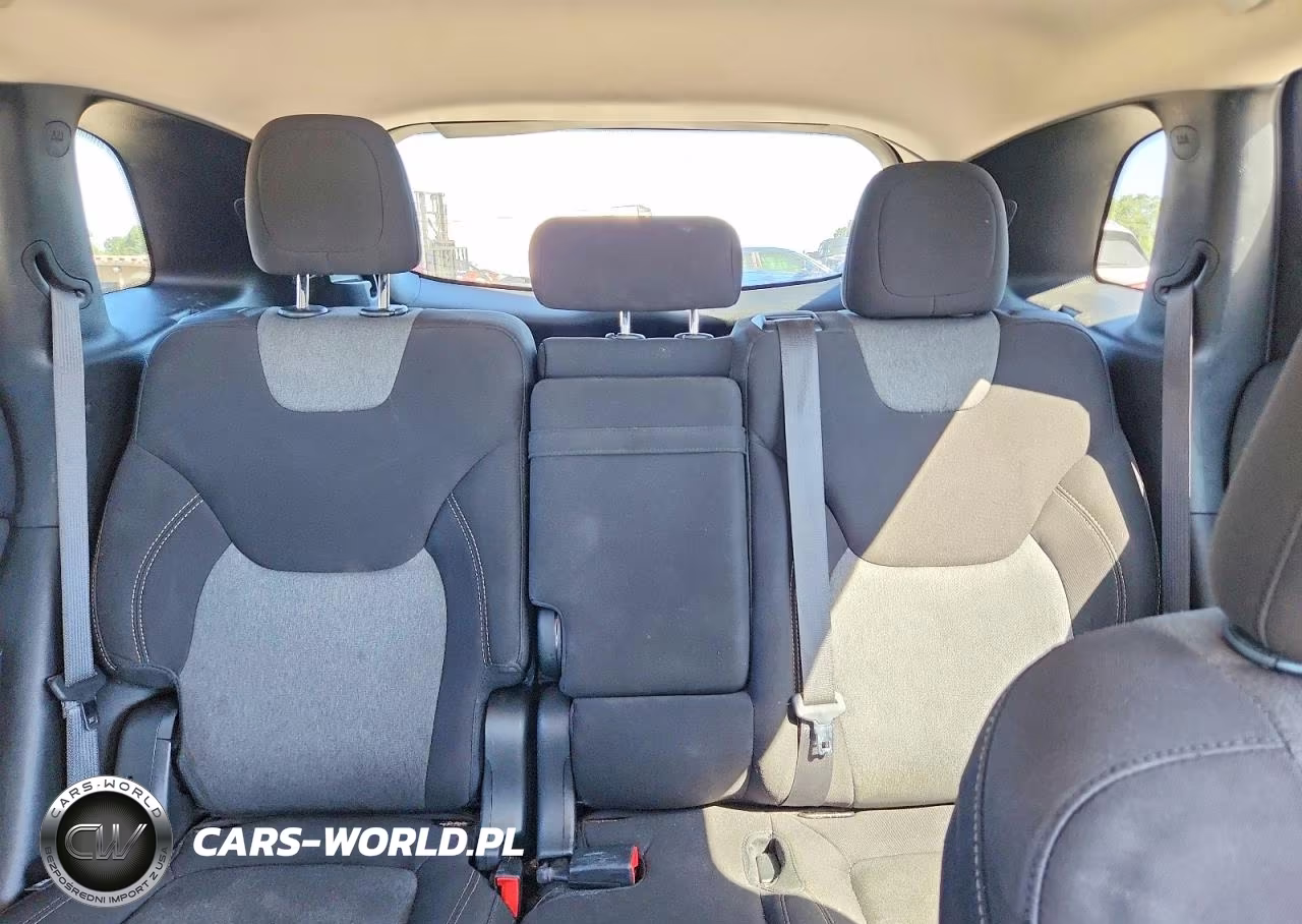 2018 Jeep Cherokee Latitude VIN:1C4PJLCB4JD503809 - 10