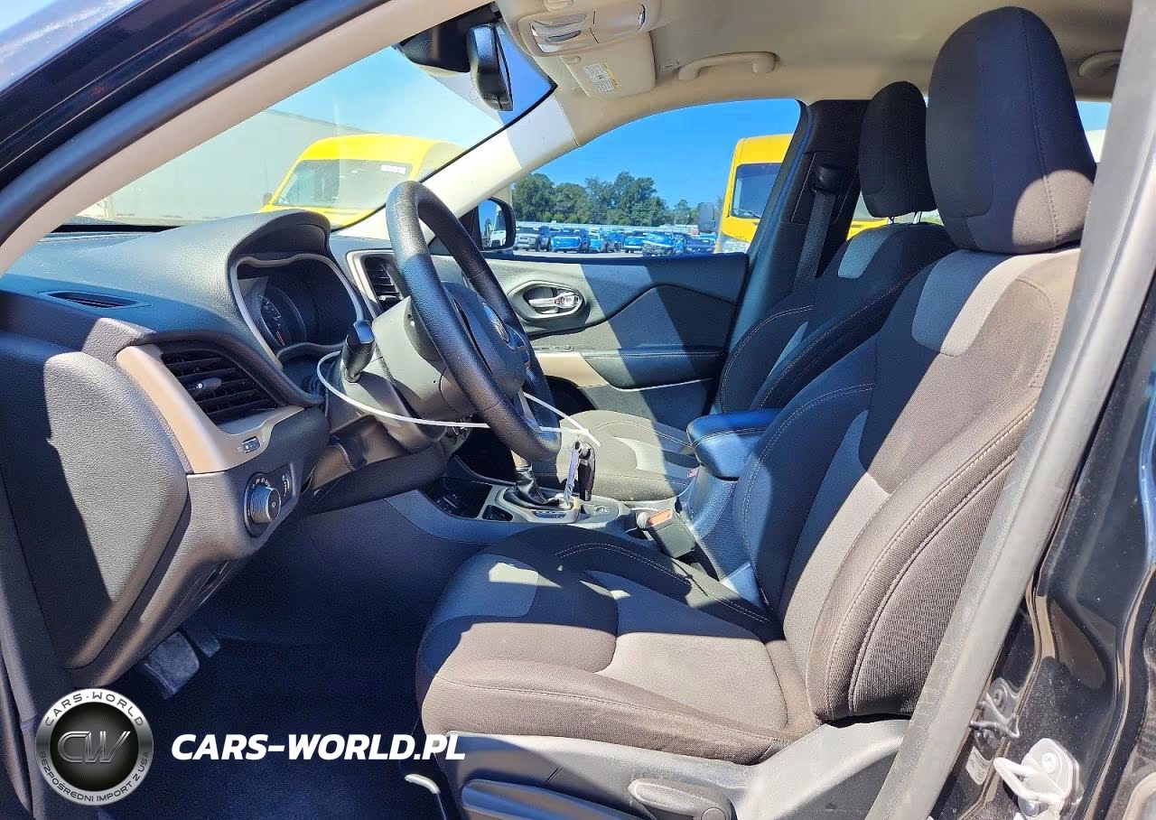2018 Jeep Cherokee Latitude VIN:1C4PJLCB4JD503809 - 7
