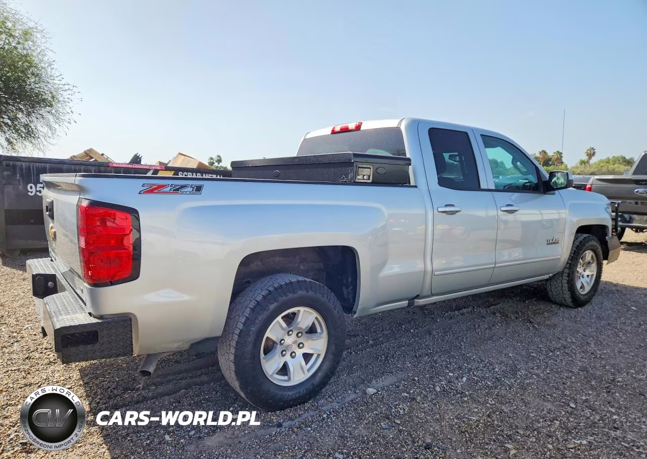 2018 Chevrolet Silverado C1500 Lt VIN:2GCRCRECXJ1100957 - 3