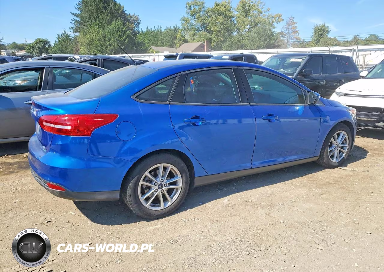 2018 Ford Focus Se VIN:1FADP3FE7JL255364 - 3