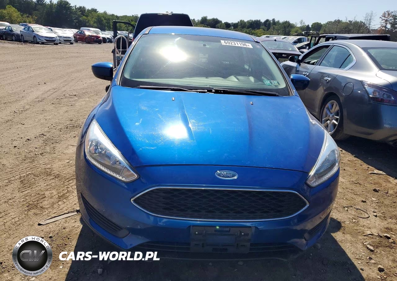 2018 Ford Focus Se VIN:1FADP3FE7JL255364 - 5