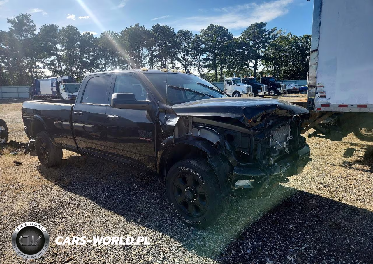 2016 Ram 3500 Laramie VIN:3C63R3JL4GG241716 - 4