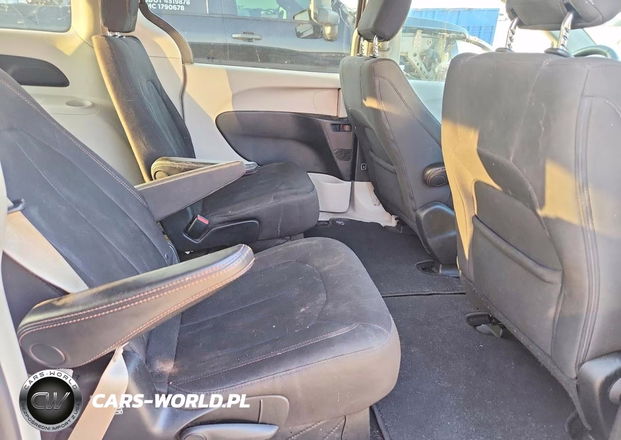 2017 Chrysler Pacifica Touring VIN:2C4RC1DG6HR723123 - 11