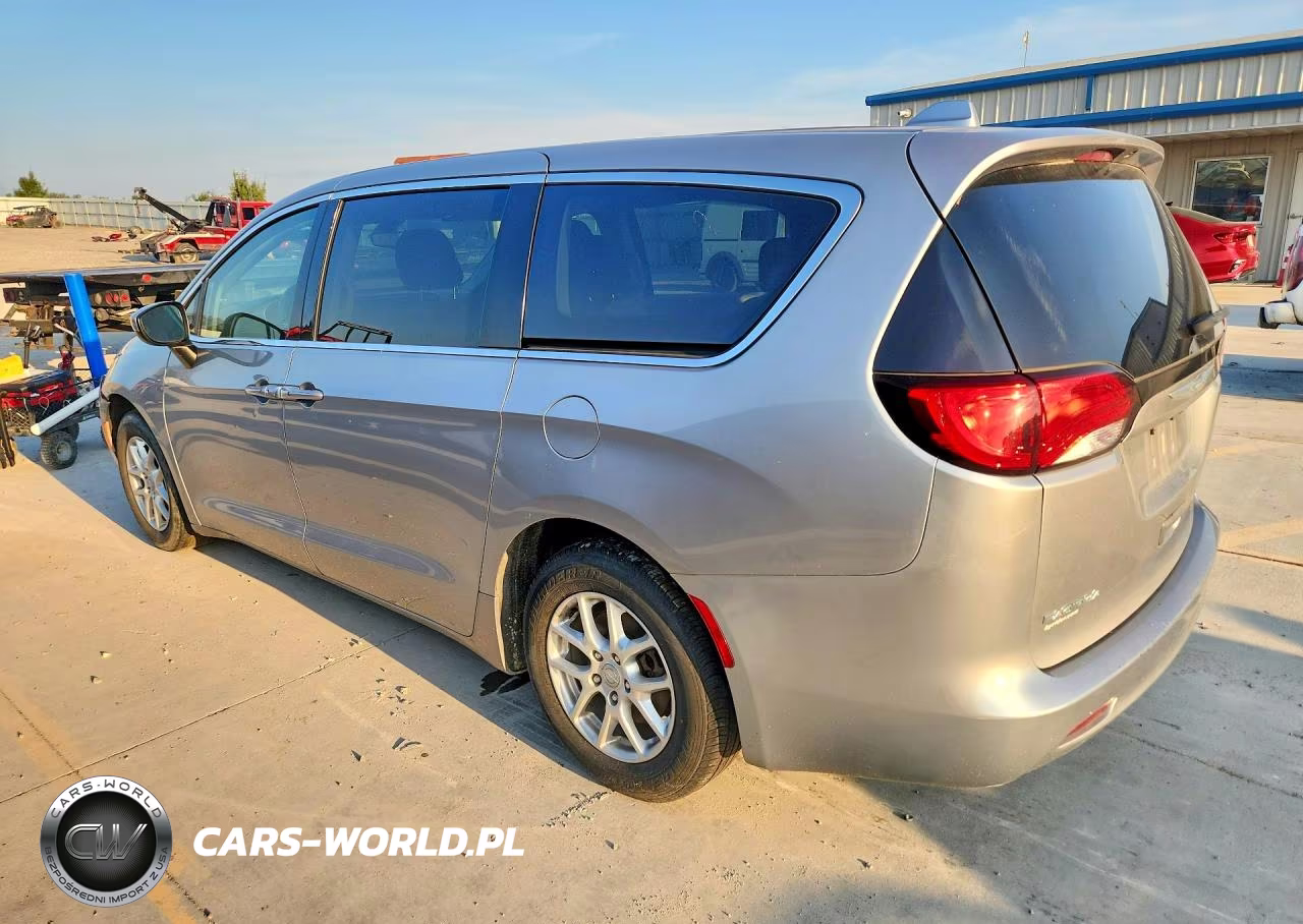 2017 Chrysler Pacifica Touring VIN:2C4RC1DG6HR723123 - 2