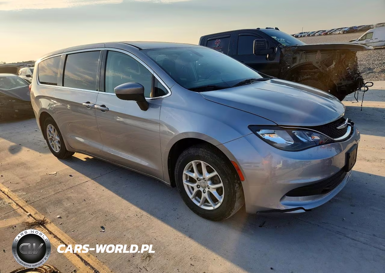 2017 Chrysler Pacifica Touring VIN:2C4RC1DG6HR723123 - 4