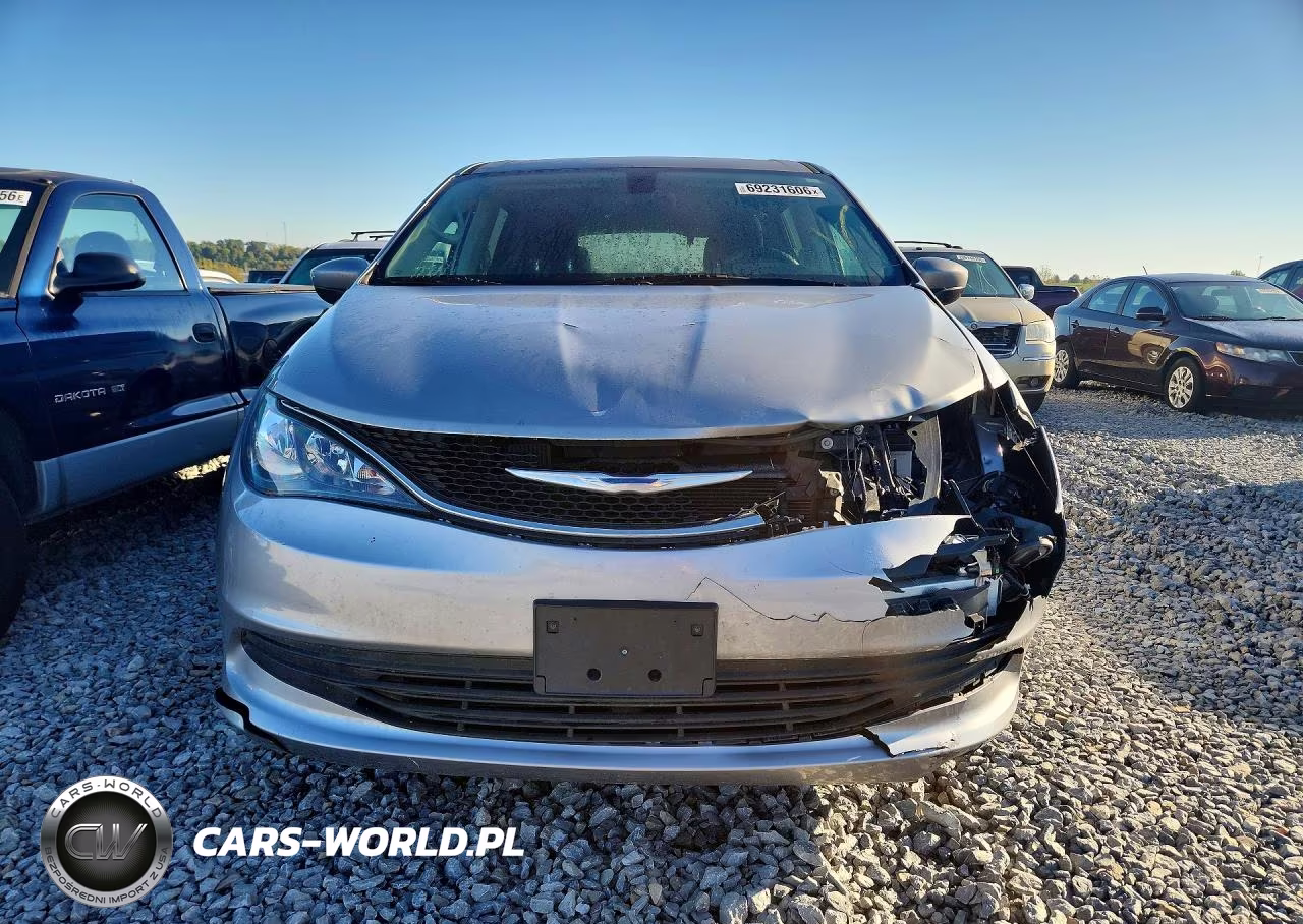 2017 Chrysler Pacifica Touring VIN:2C4RC1DG6HR723123 - 5