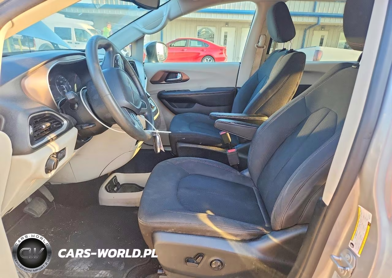 2017 Chrysler Pacifica Touring VIN:2C4RC1DG6HR723123 - 7