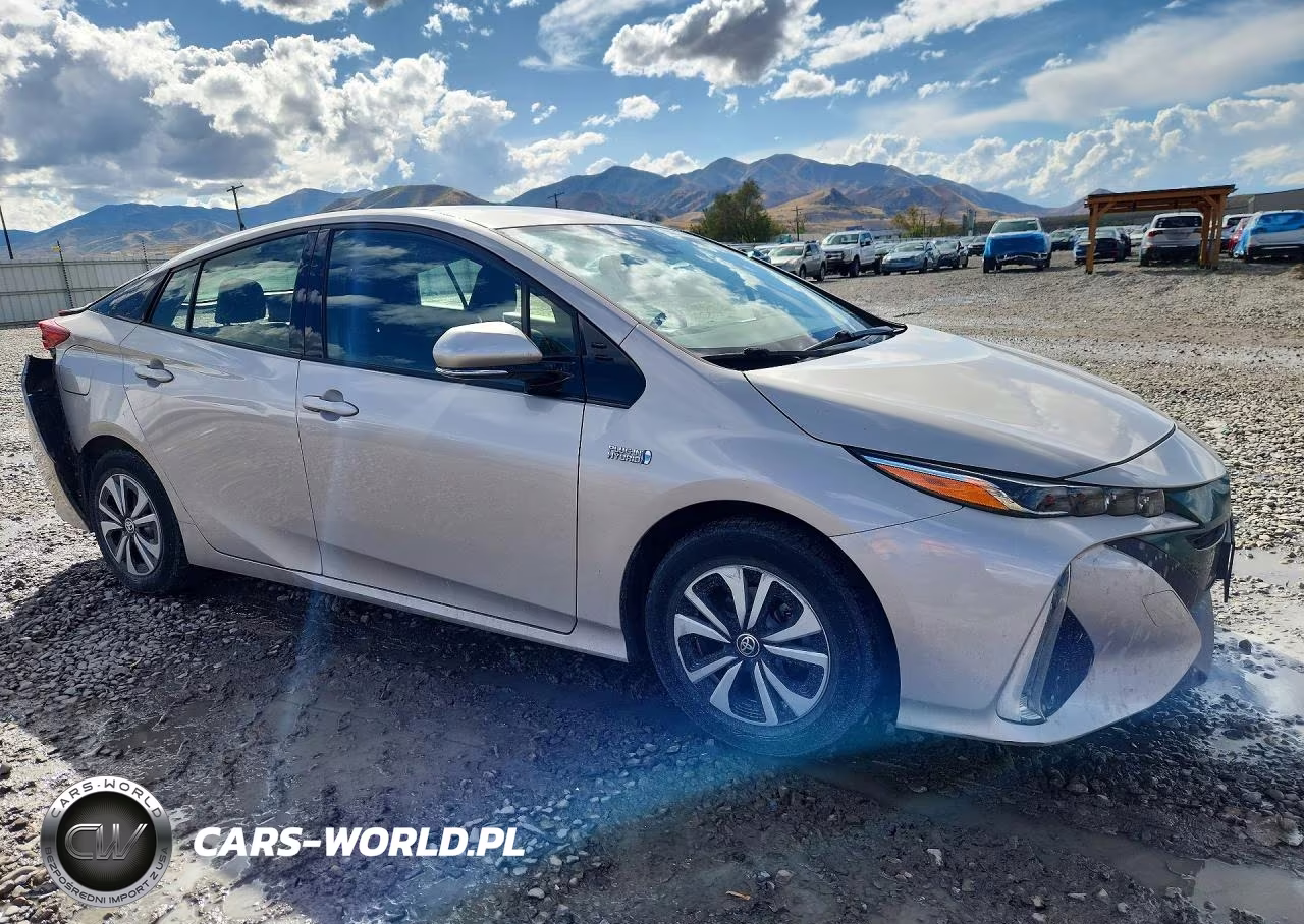 2017 Toyota Prius Prime Plus VIN:JTDKARFP8H3021008 - 4