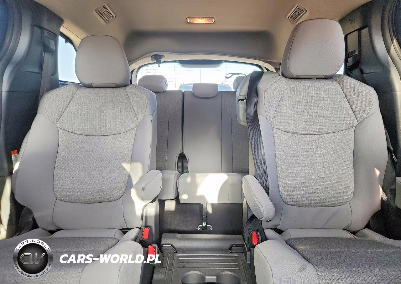 2026 Toyota Sienna Le VIN:5TDKRKEC8TS299056 - 10