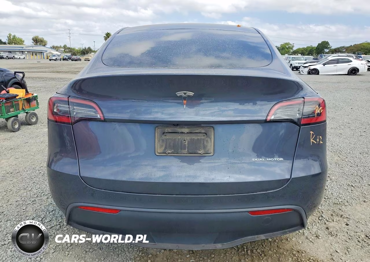 2023 Tesla Model Y VIN:7SAYGDEE3PA091447 - 6